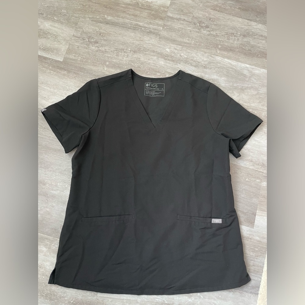 Figs 3 pocket scrub top. Size medium. No flaws